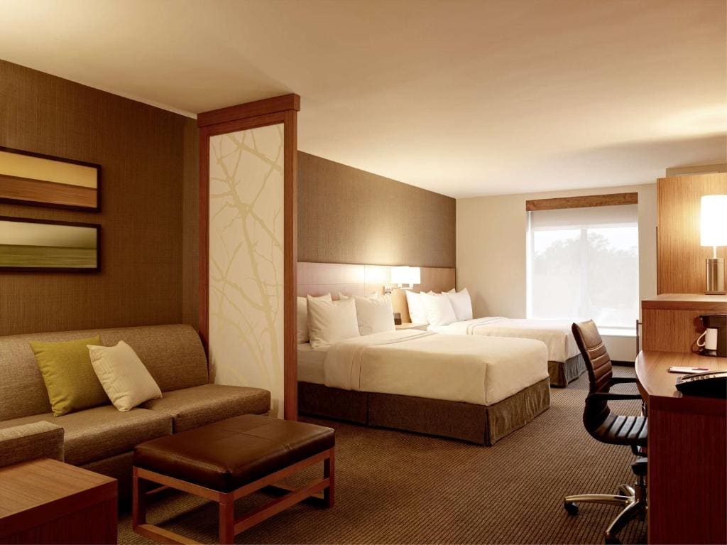 Queen Room with Two Queen Beds, Sofa Bed and Accessible Tub room - Image 1