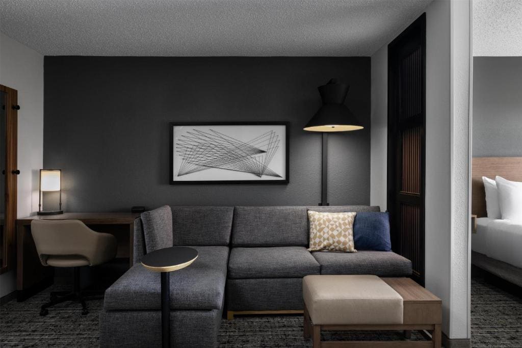 Standard King Room with Sofa Bed room - Image 3