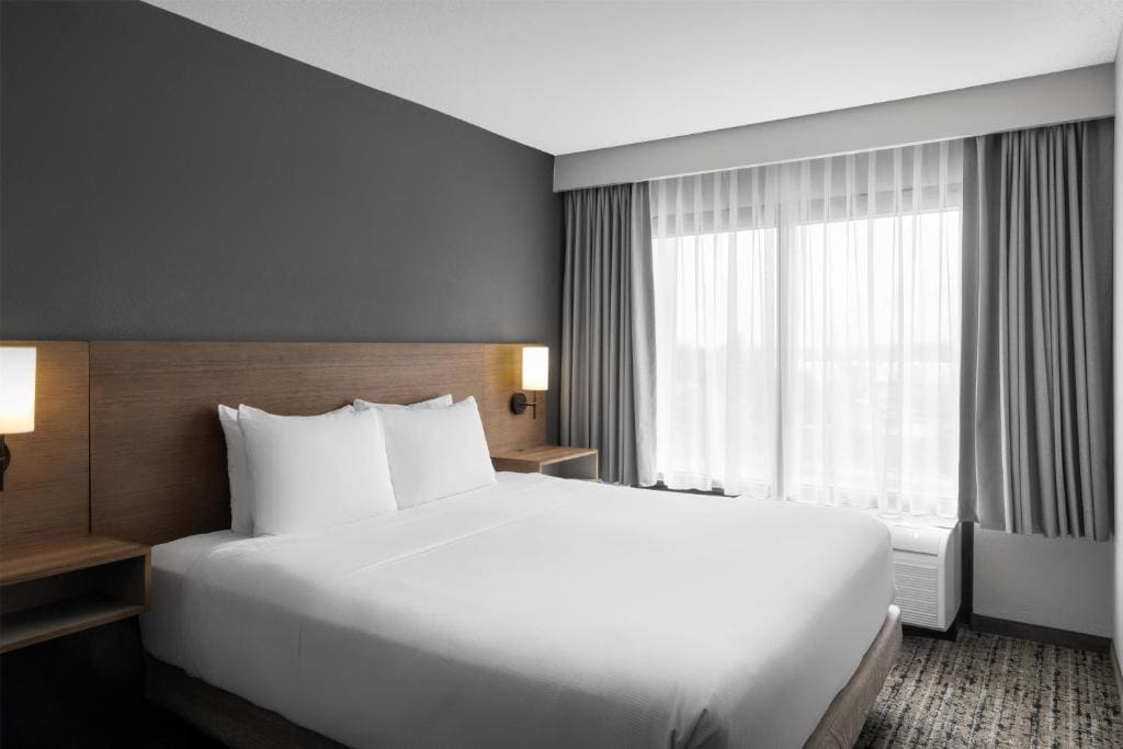 Standard King Room with Sofa Bed room - Image 2