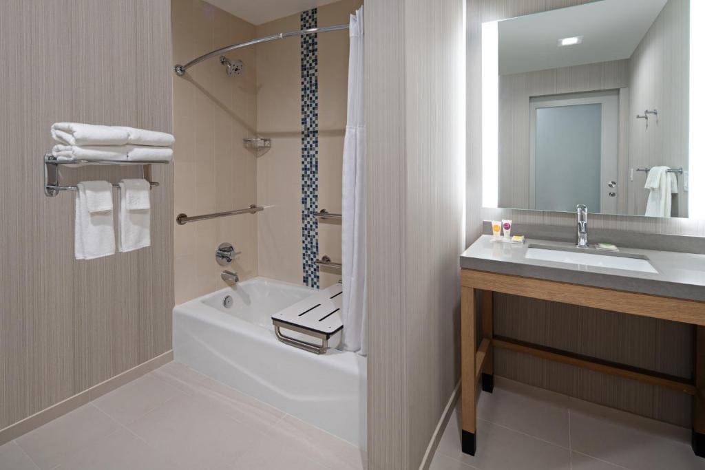 King Room with Sofa Bed and Accessible Tub room - Image 1