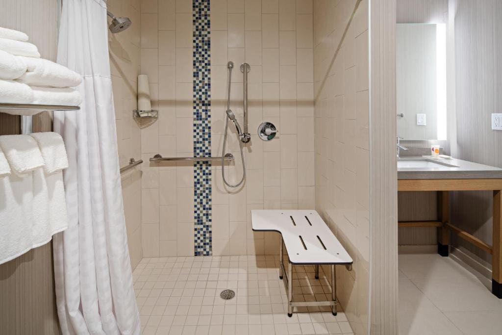King Room with Sofa Bed and Accessible Tub room - Image 2