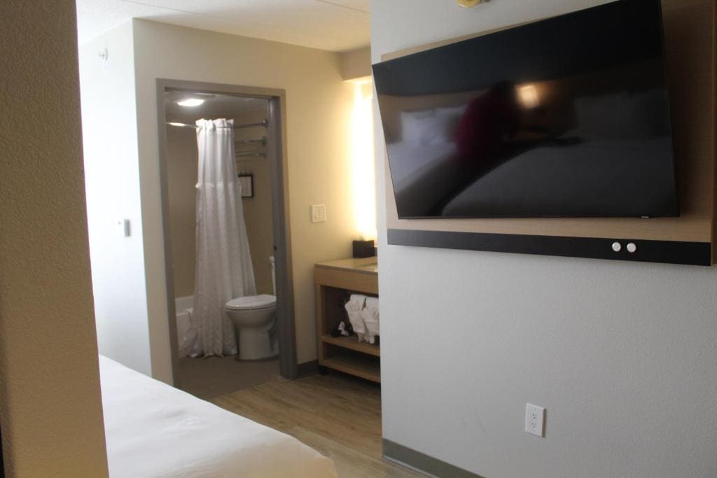 Queen Room with Two Queen Beds and Sofa Bed - High Floor room - Image 1