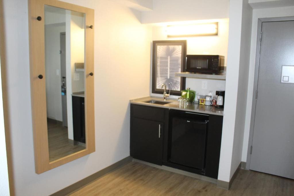 King Room with Accessible Tub - Disability Access room - Image 2
