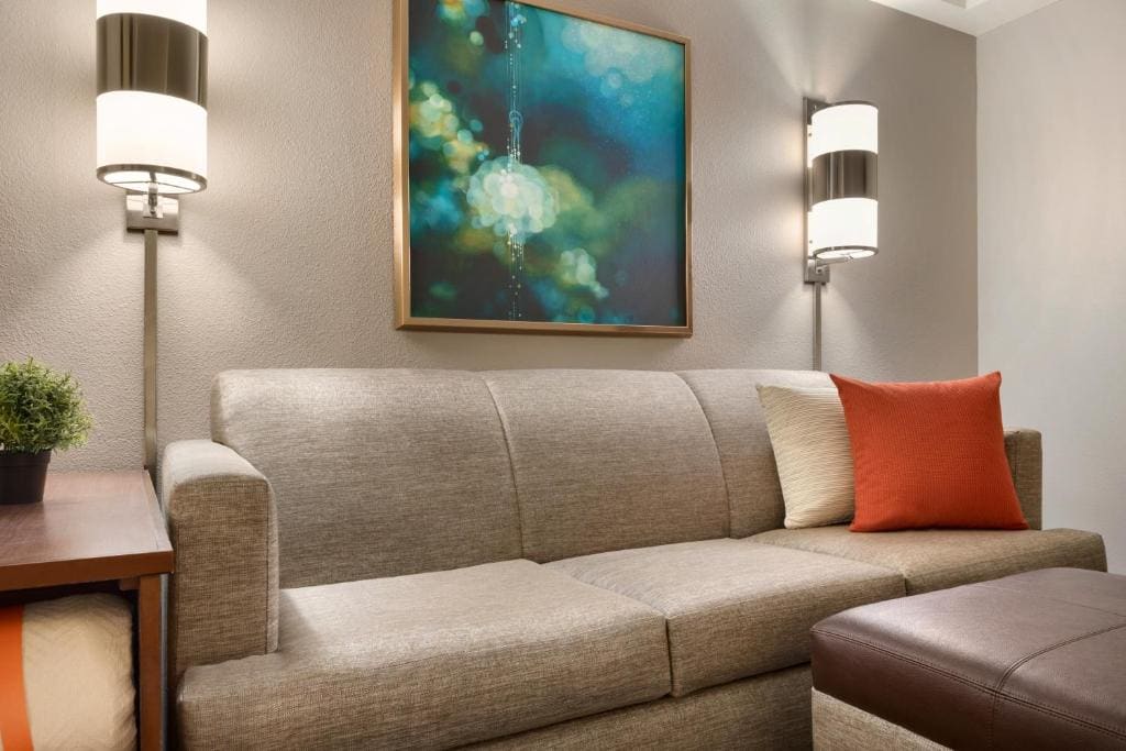 King Room with Sofa Bed and Accessible Tub - Disability Access room - Image 2