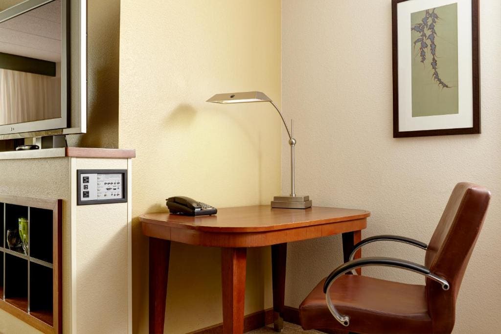Double Room with Two Double Beds and Sofa bed - High Floor room - Image 1