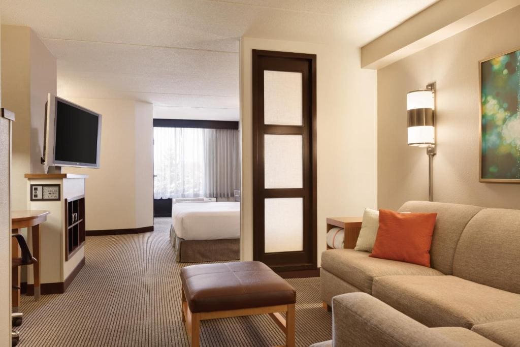 King Room with Sofa Bed and Accessible Tub - Disability Access room - Image 1