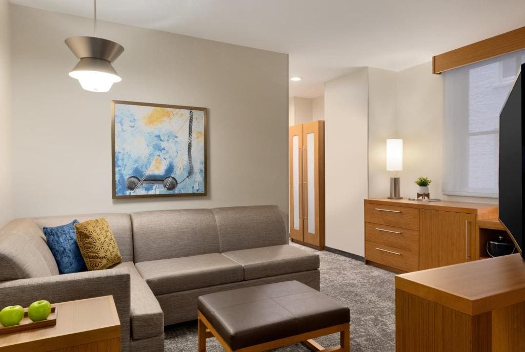 King Room with Sofa Bed and Accessible Tub - Disability Access room - Image 2