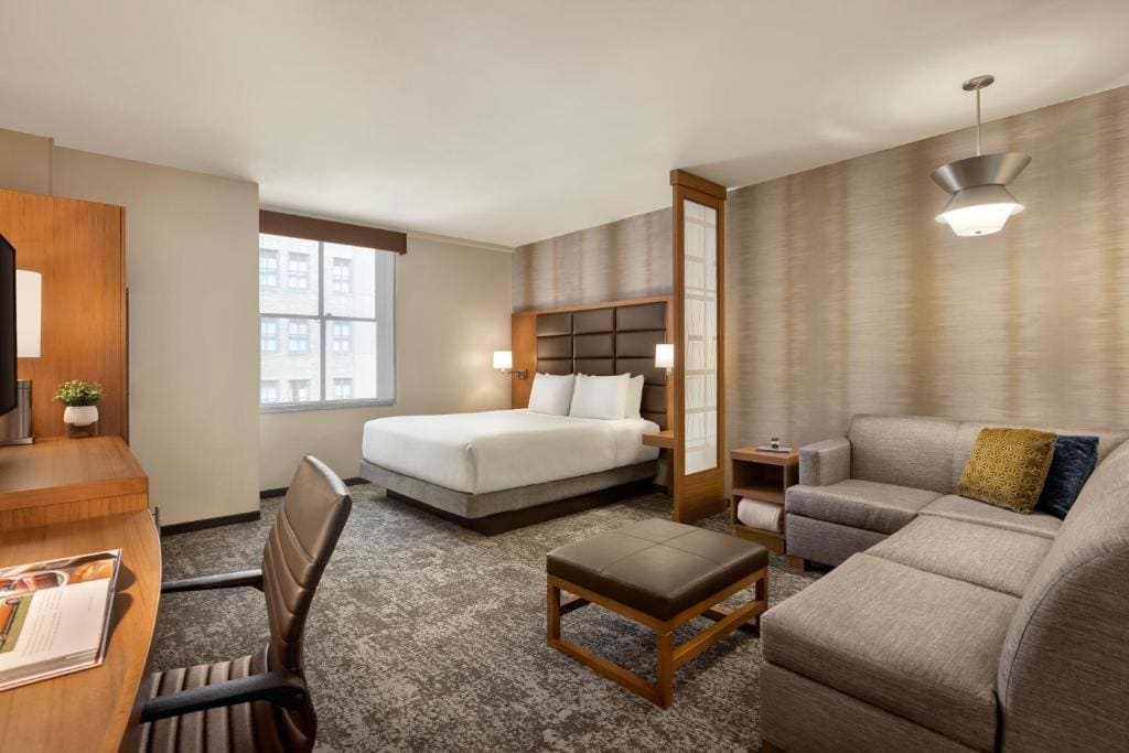 Standard King Room with Sofa Bed room - Image 1