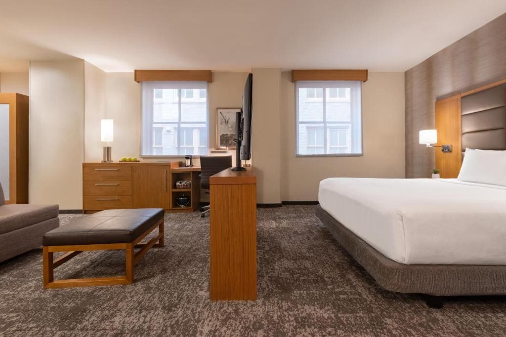 King Room with Sofa Bed and Accessible Tub - Disability Access room - Image 1