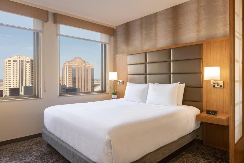 King Room with Sofa Bed - High Floor room - Image 1