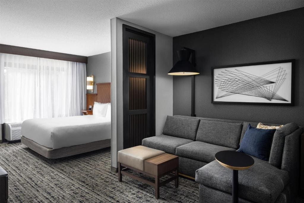 Double Room with Two Double Beds and Sofa Bed room - Image 2