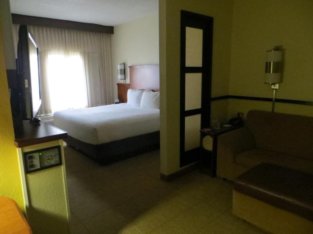 King Room with Sofa Bed - High Floor room - Image 1