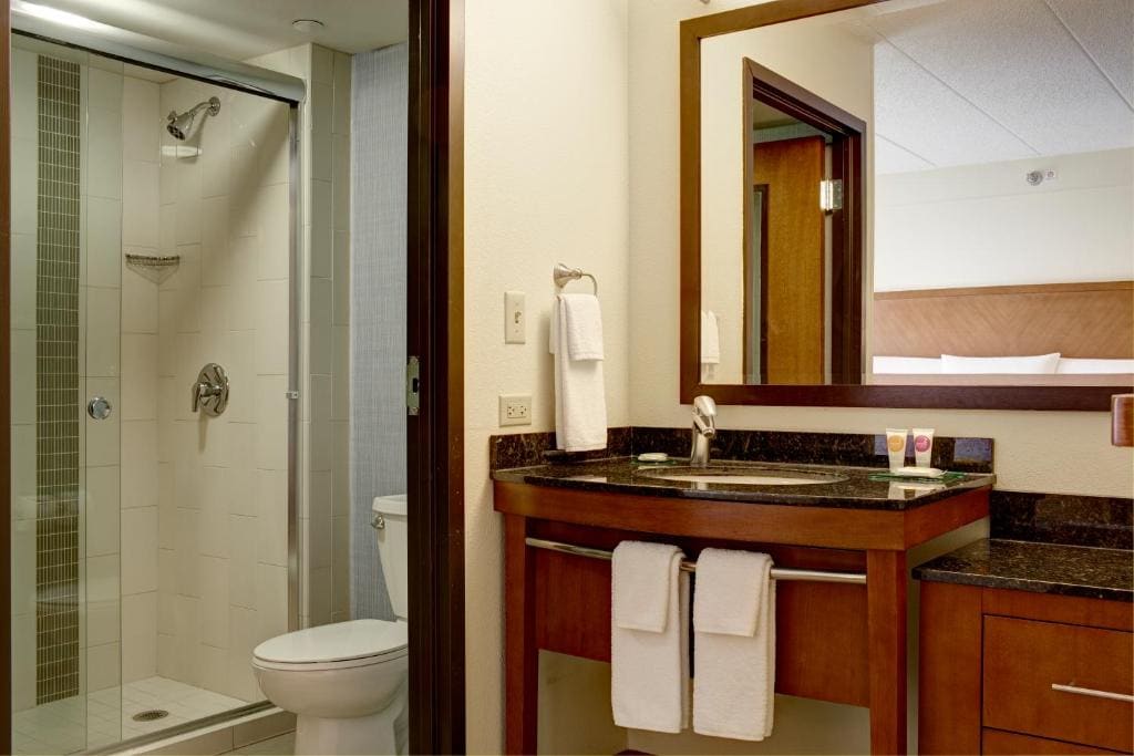 King Room with Sofa Bed and Accessible Tub - Disability Access room - Image 1