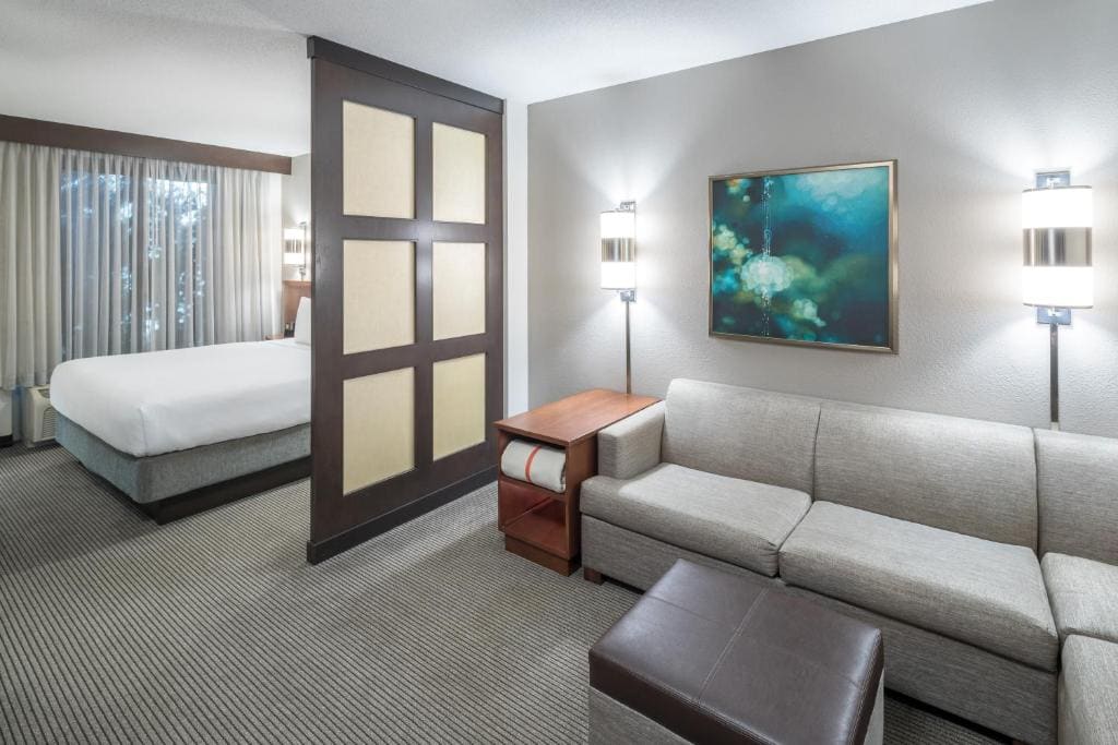 King Room with Sofa Bed - High Floor room - Image 1