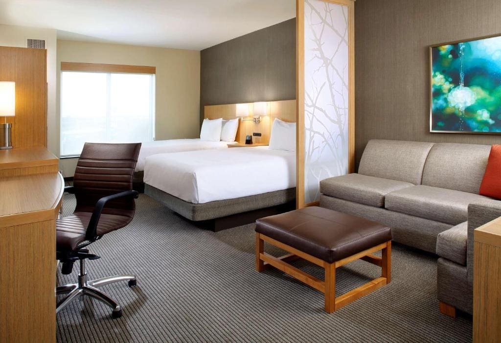 Queen Room with Two Queen Beds and Roll-In Shower - Disability Access room - Image 2