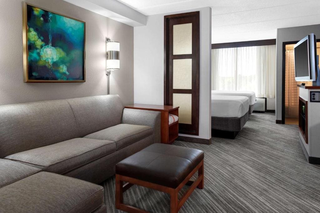 Double Room with Two Double Beds and Sofa bed - High Floor room - Image 3
