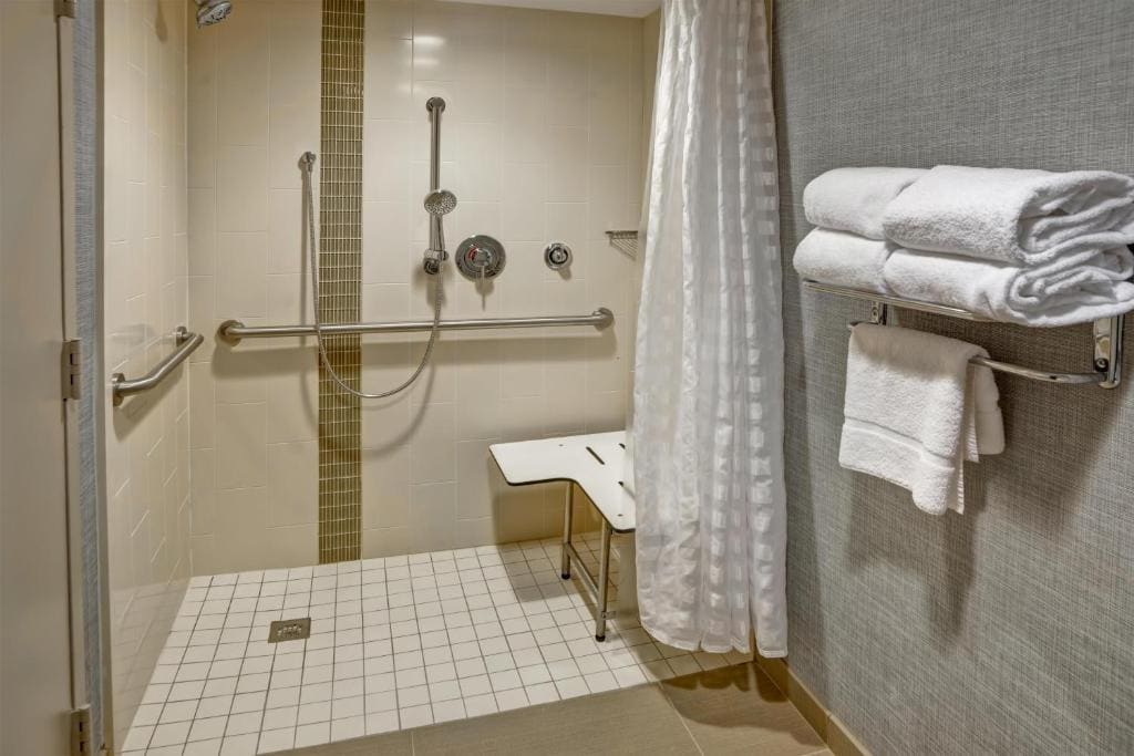 Double Room with Two Double Beds and Sofa Bed room - Image 3