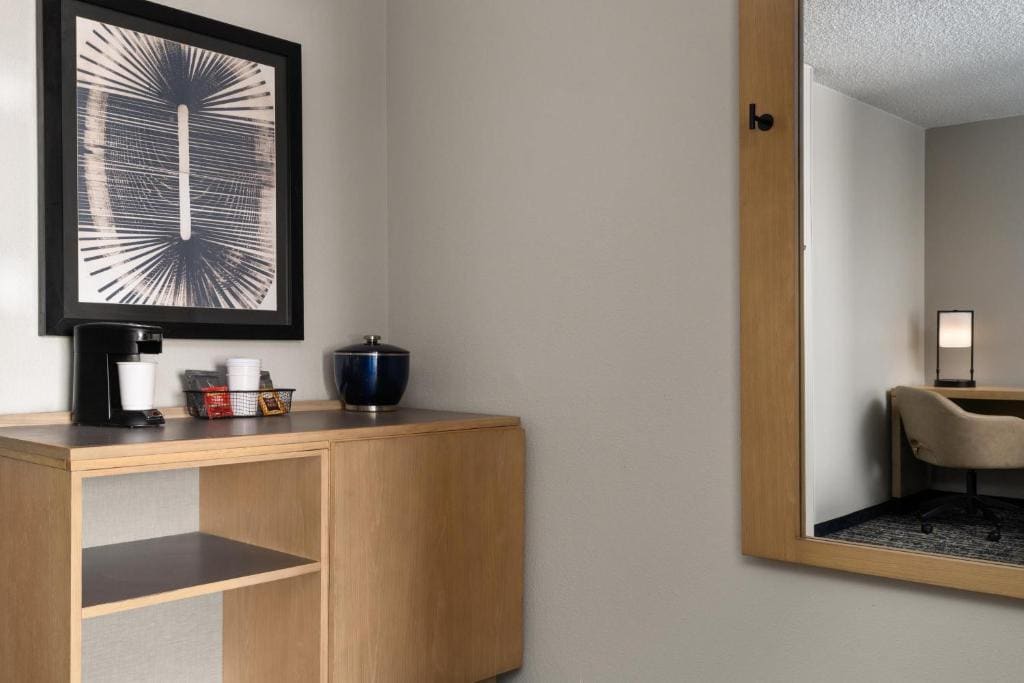 King Room with Accessible Tub - Disability Access room - Image 1
