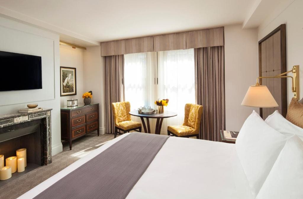 Premium King Room - Club Lounge Access room - Image 1