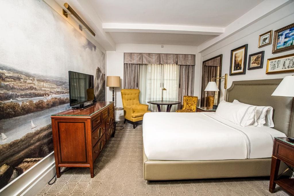 Classic Queen Room room - Image 1