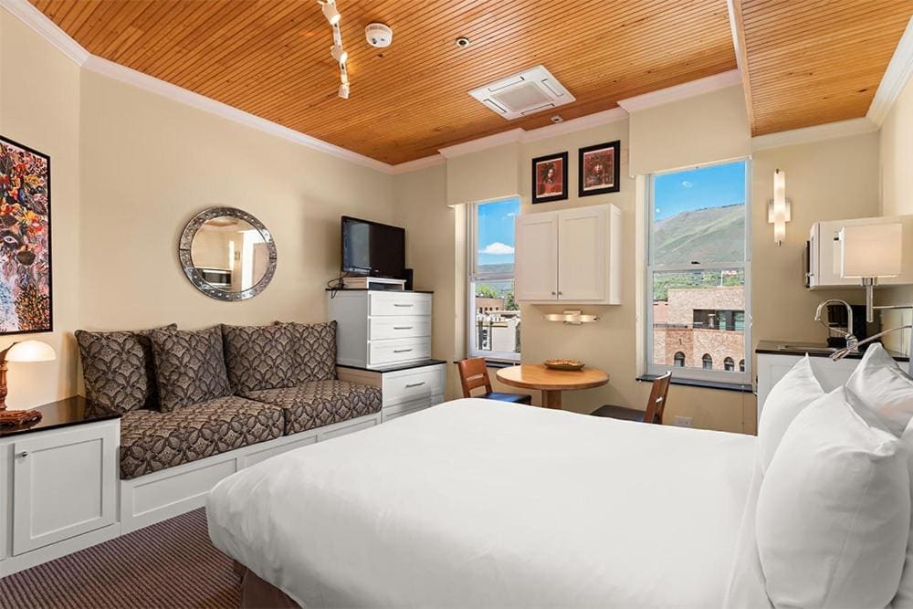 Deluxe Suite room - Image 2