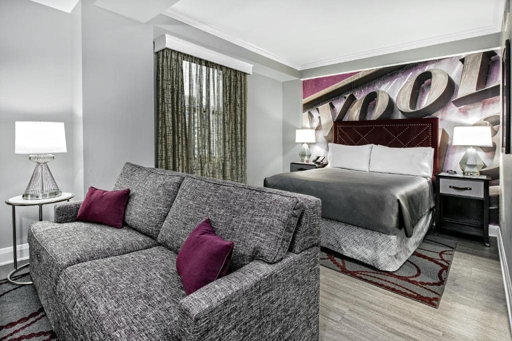 Queen Suite room - Image 1