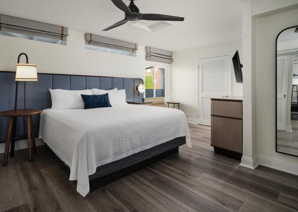 One-Bedroom King Suite room - Image 1