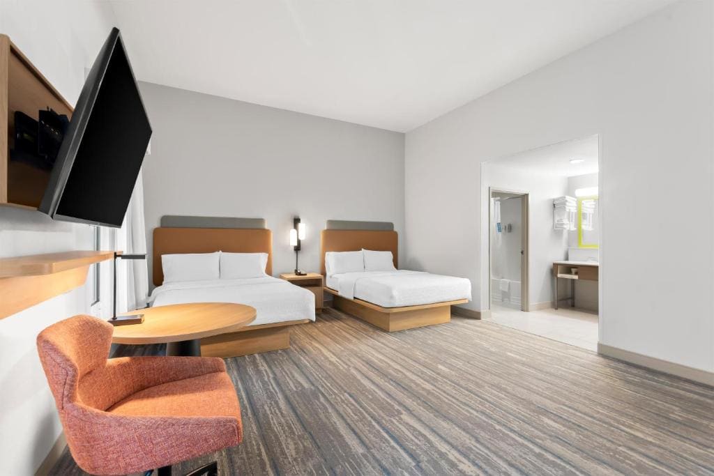 Queen Studio Suite with Two Queen Beds - Non-Smoking room - Image 1