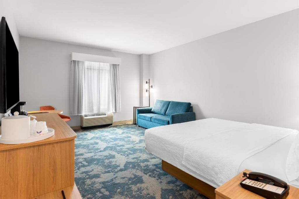 King Room with Sofa Bed - Non-Smoking room - Image 1