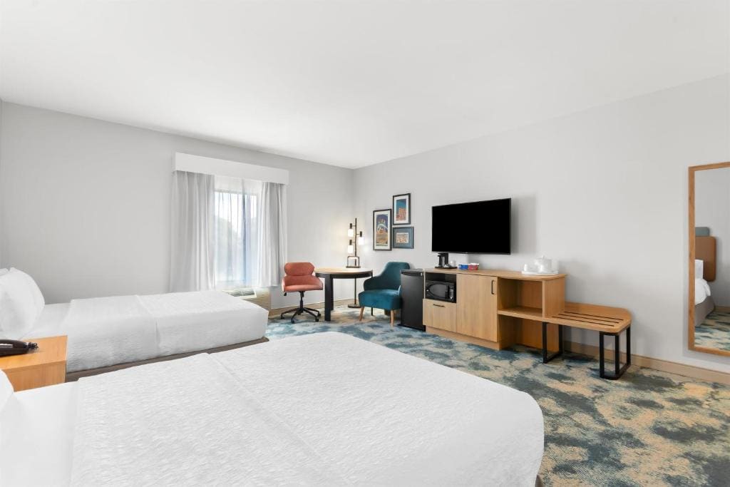 Queen Room with Two Queen Beds - Mobility and Hearing Access/Non-Smoking room - Image 1