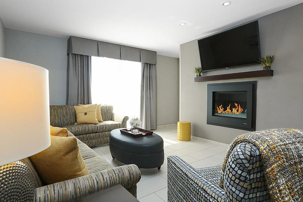 One-Bedroom Queen Suite - Non-Smoking room - Image 1