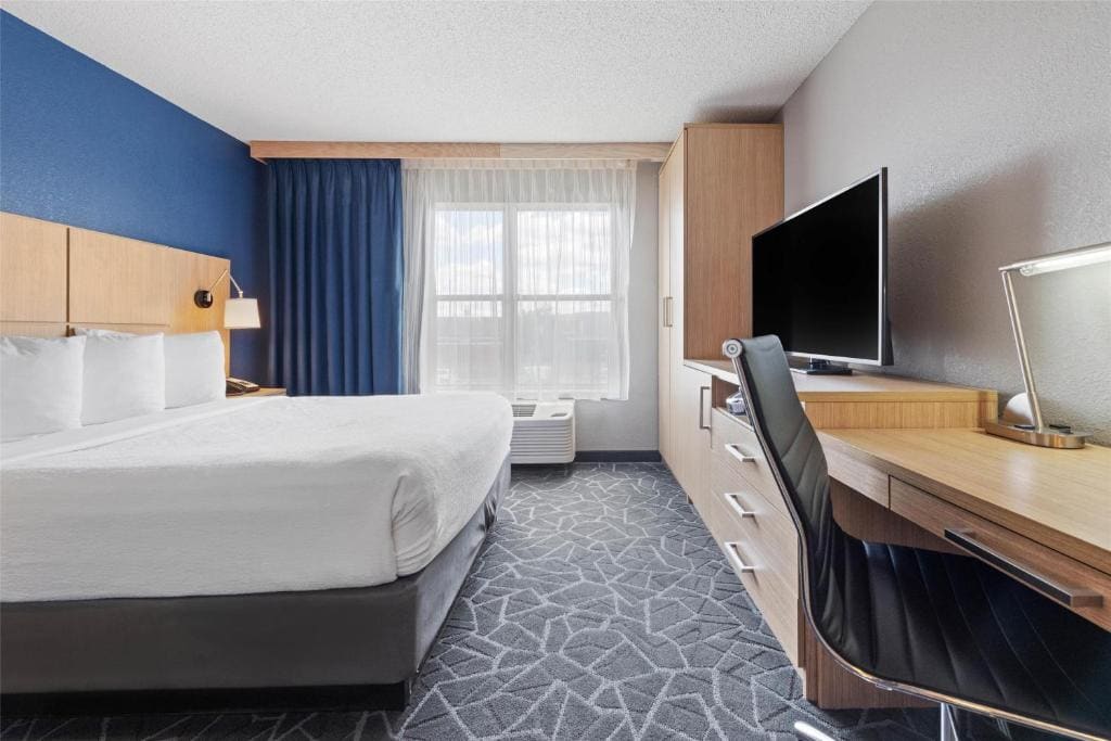 Queen Room - Non-Smoking room - Image 1