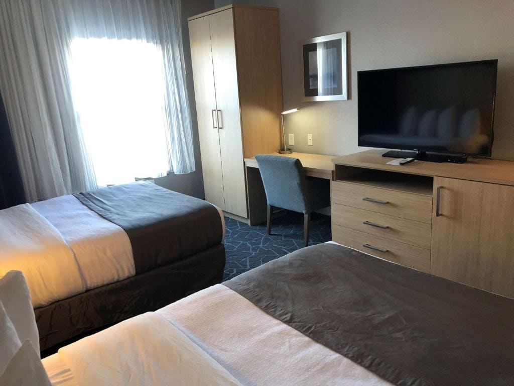 Queen Room with Two Queen Beds room - Image 2