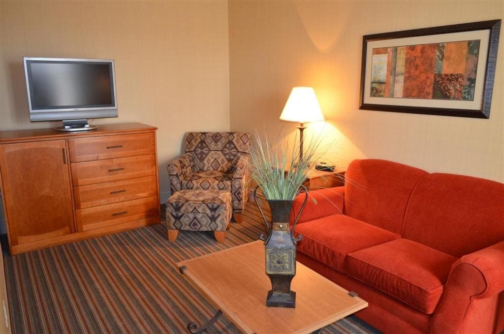 Standard Queen Room with Two Queen Beds room - Image 3