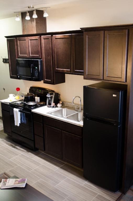 Standard Double Queen room - Image 1