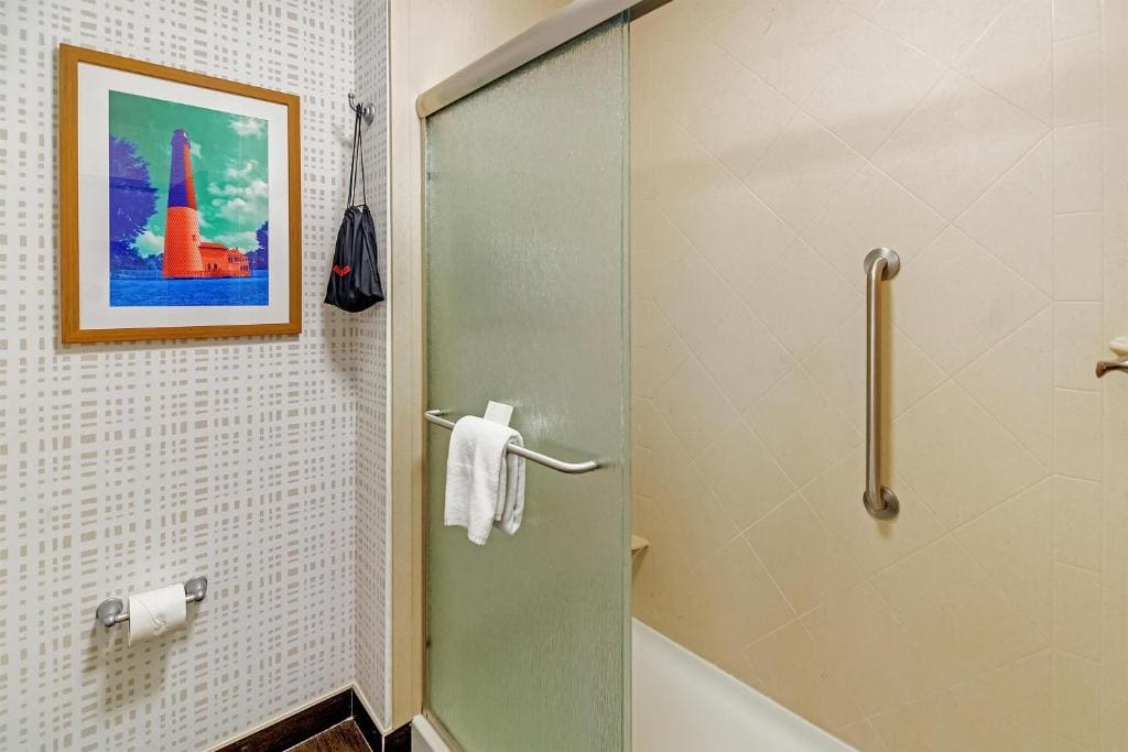 King Room - Hearing Access/Non-Smoking room - Image 2