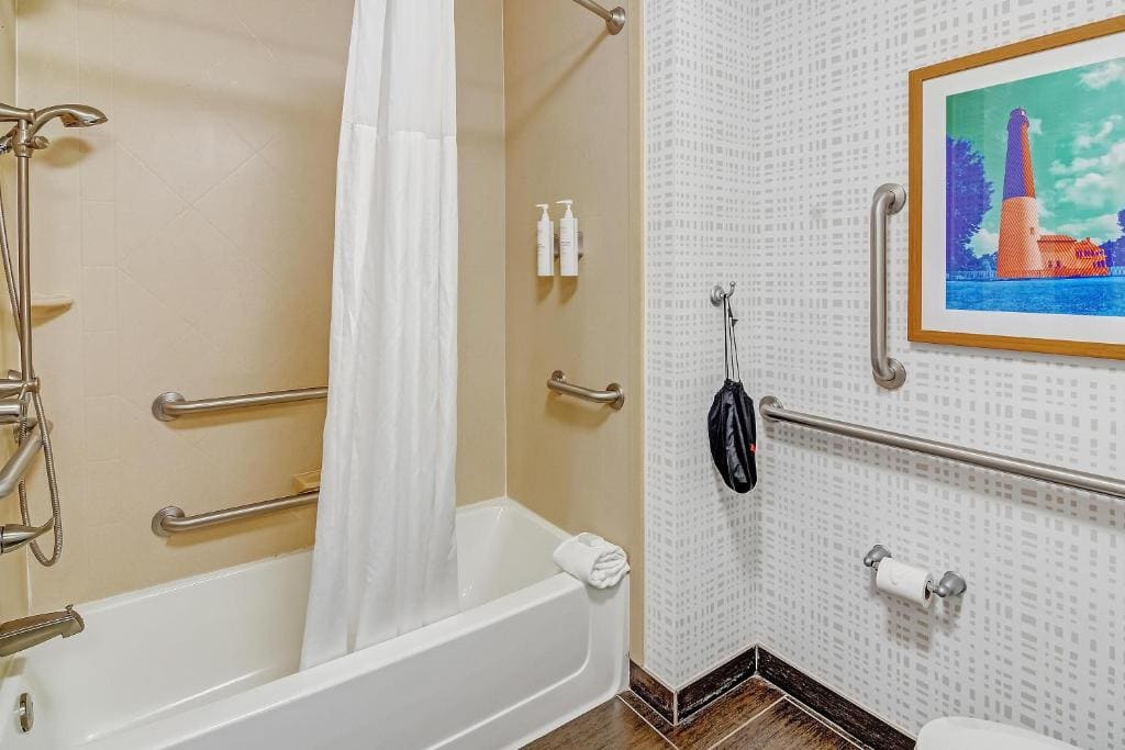 Queen Room with Two Queen Beds - Mobility Access/Non-Smoking room - Image 1