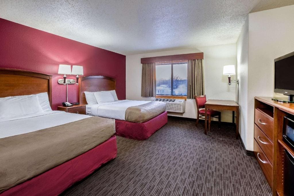 Queen Room with Two Queen Beds - Non-Smoking room - Image 1