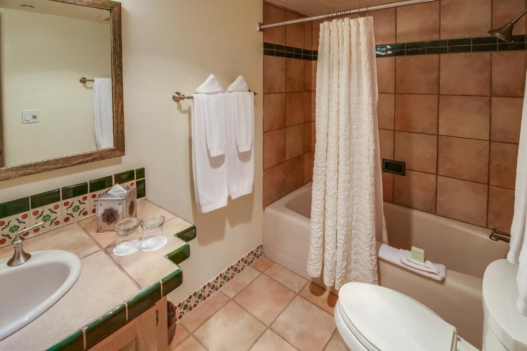 Deluxe King Room with Fireplace room - Image 2