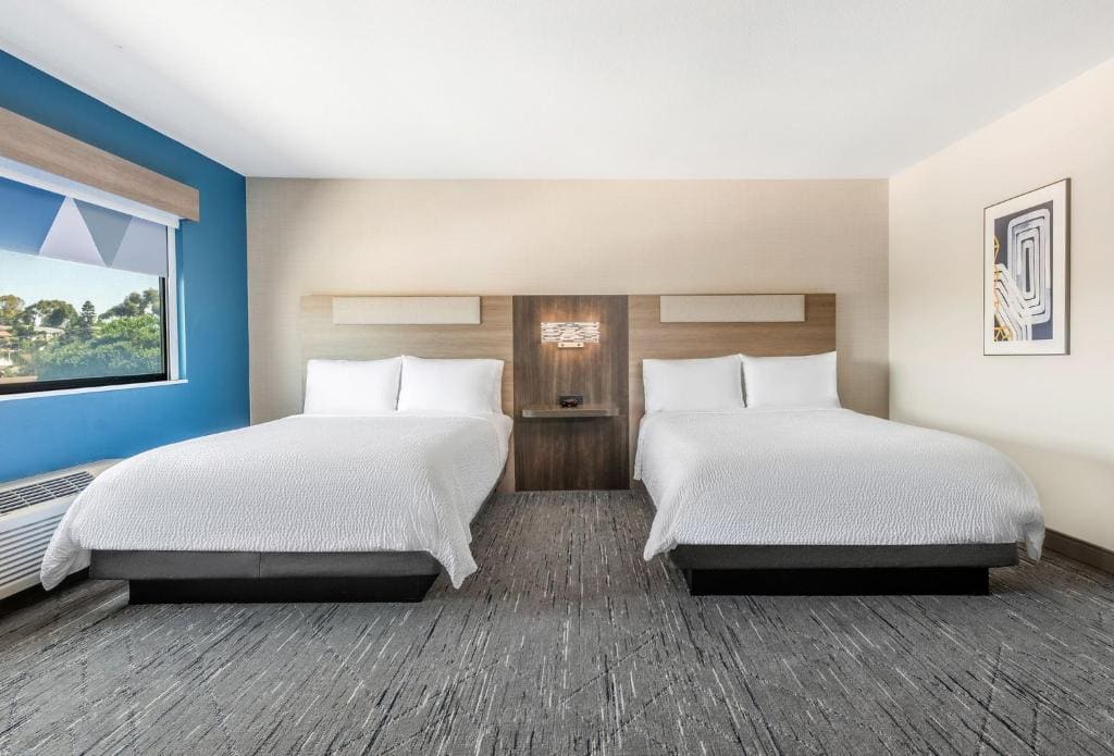 Standard Room with Two Queen Beds room - Image 1