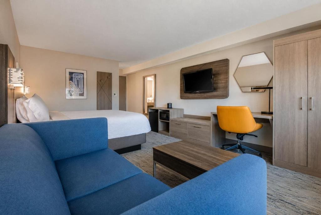 Executive King Room with Sofa Bed- Non-Smoking room - Image 2