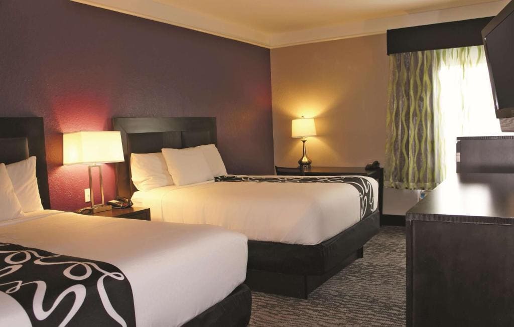 Queen Room with Two Queen Beds and Roll-In Shower - Mobility/Hearing Accessible - Non-Smoking room - Image 1