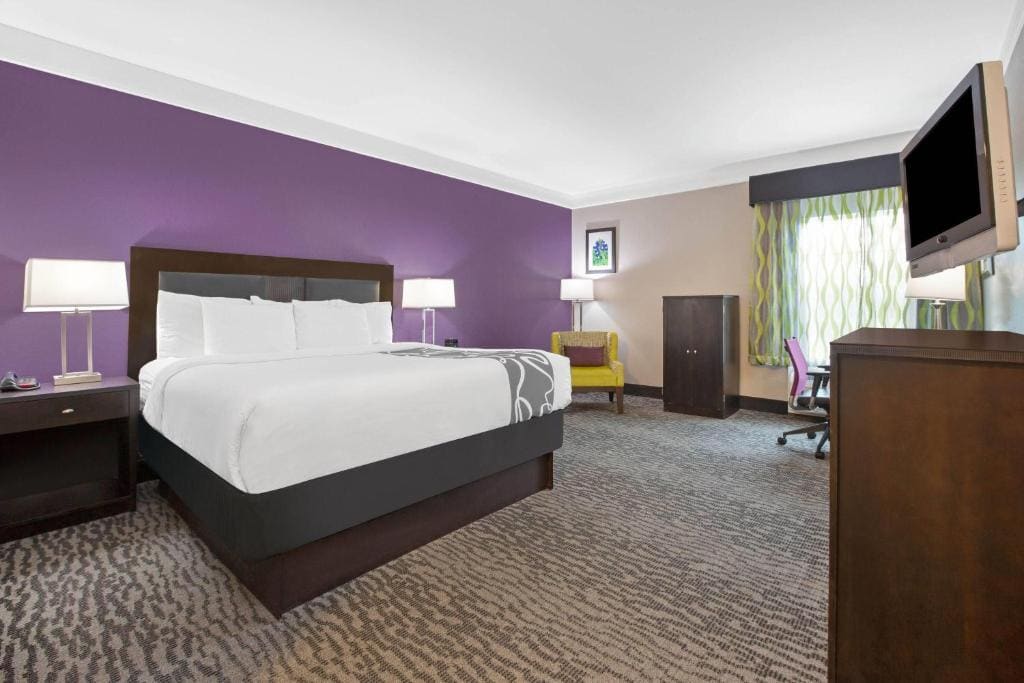 Deluxe King Room room - Image 1