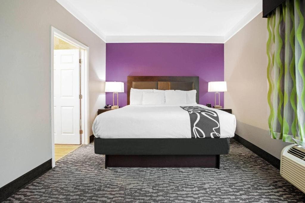 Superior King Suite - Non-Smoking room - Image 1