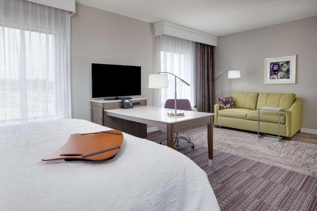 King Room with Sofa Bed - Non-Smoking room - Image 2