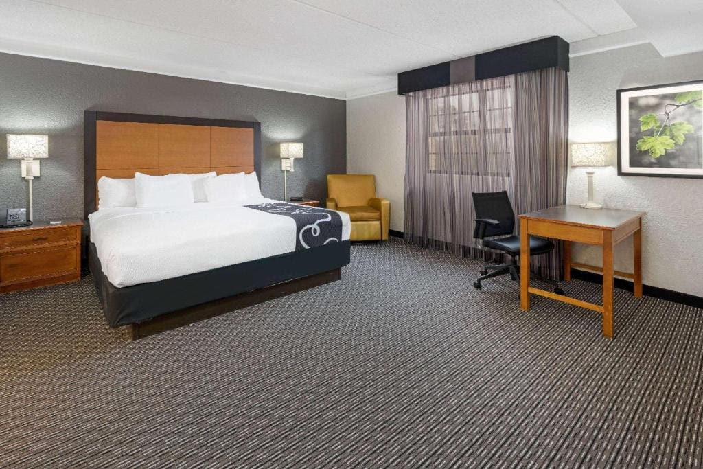 Deluxe King Room room - Image 1
