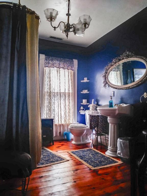 Standard Double Room with Shared Bathroom room - Image 3