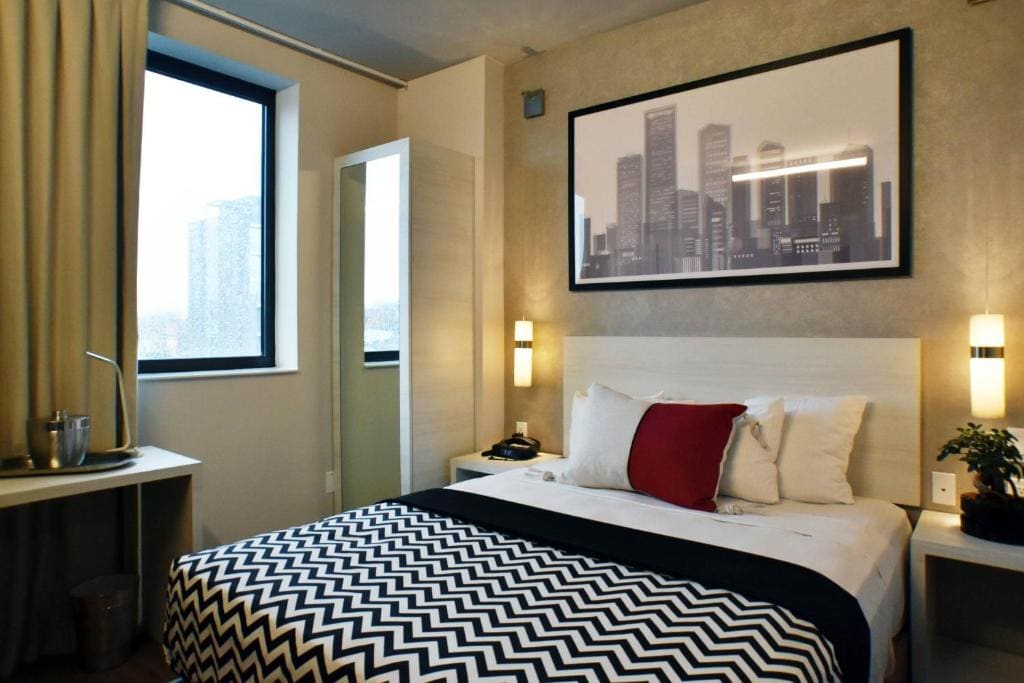 Queen Room - Non-Smoking room - Image 3