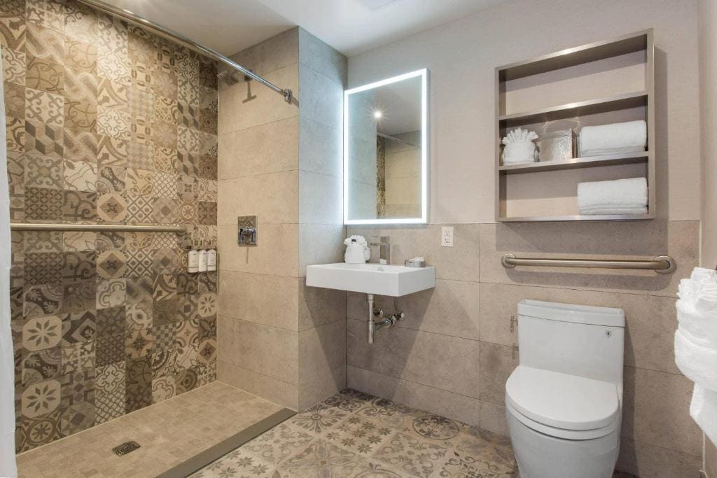 King Room - Accessible/Non-Smoking room - Image 2
