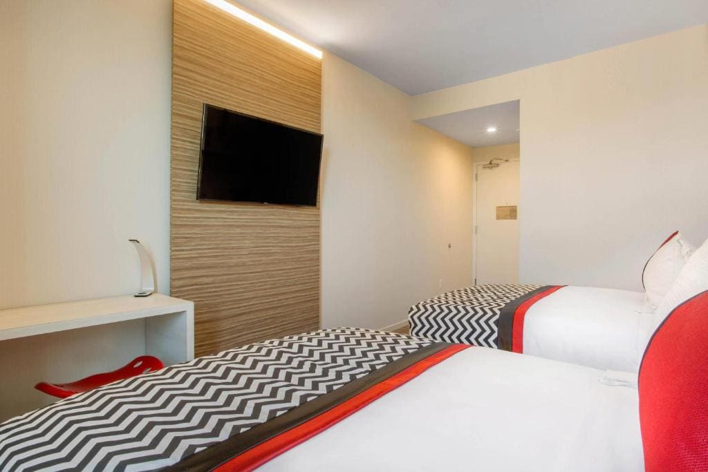 Double Room with Two Double Beds - Non-Smoking room - Image 2